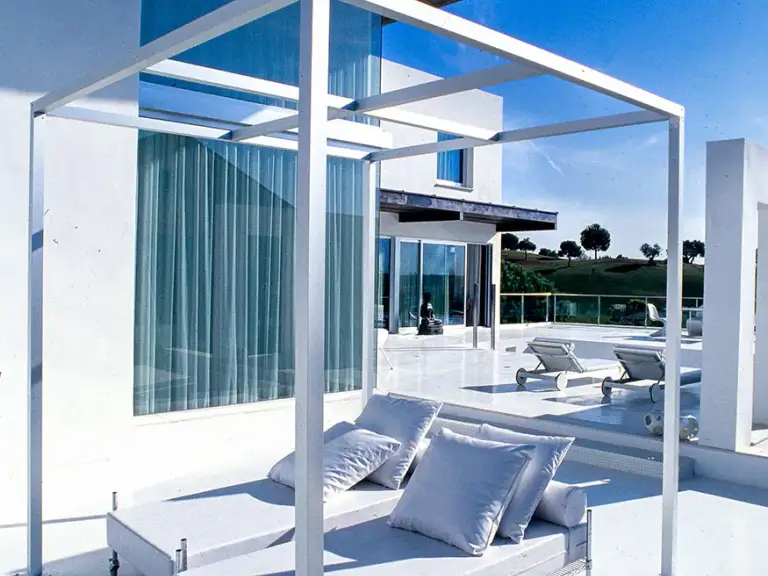 A home in a golf course, photo 1