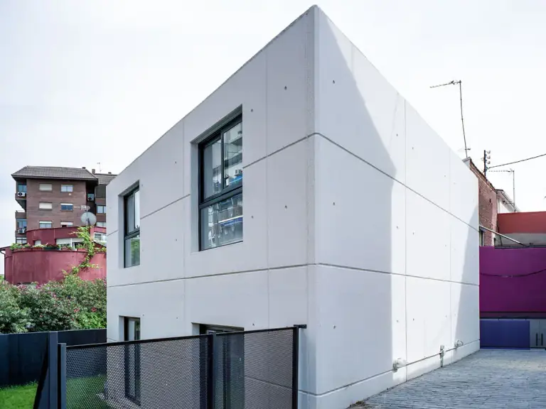 A triangular plot, photo 4