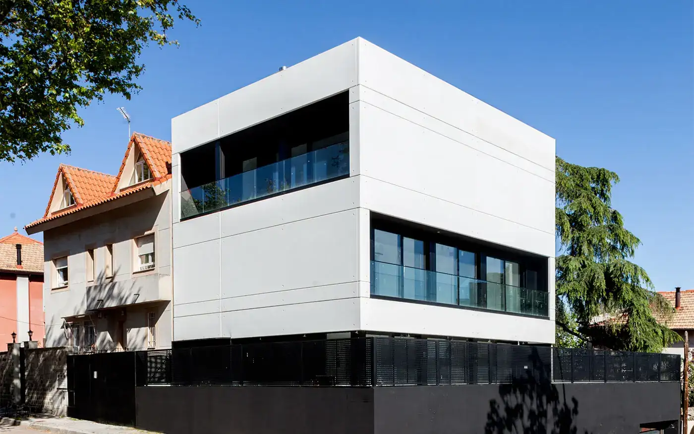 A semi-detached house in the center of Madrid
